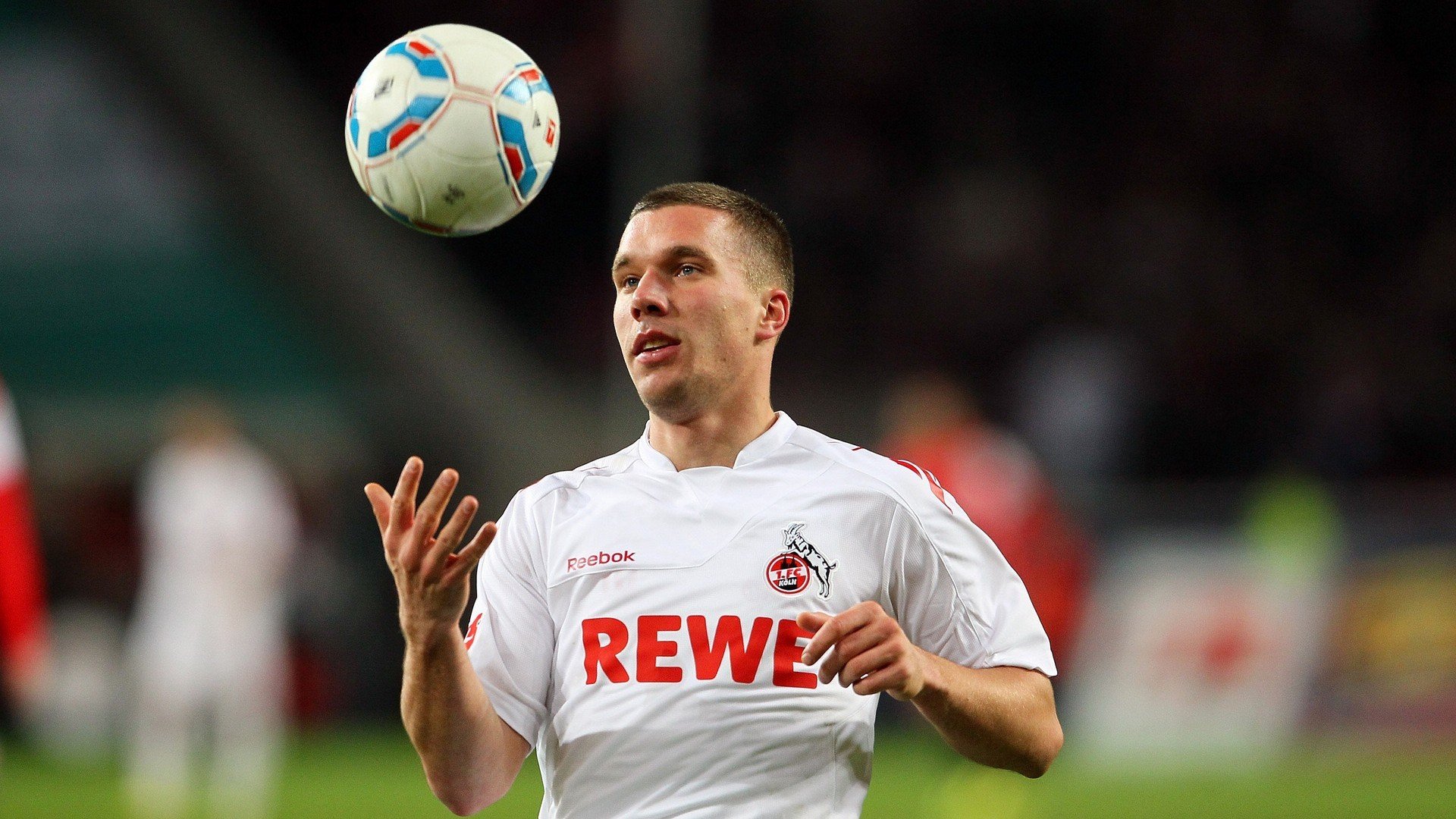 “跑酷选手勇闯东安湖体育公园，极限运动燃爆全场”